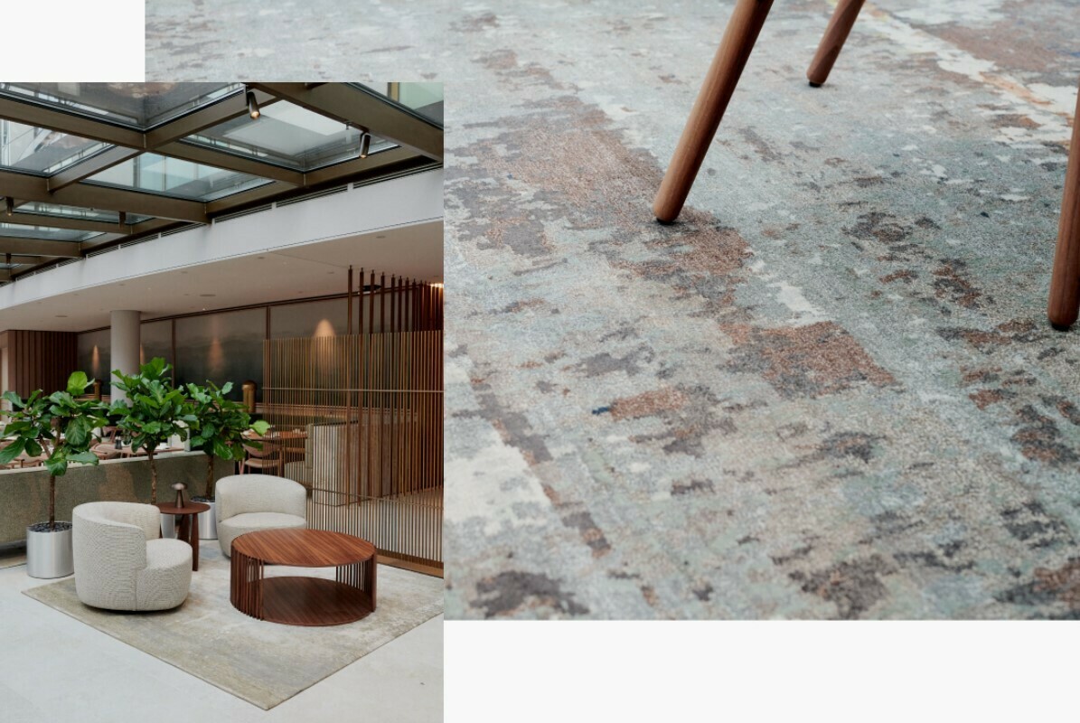 Collage aus zwei Bildern. Links ist eine Lounge, beige Sessel, Topfpflanzen, Licht kommt duch eine gläserne Decke. Rechts: Teppichmuster-Nahaufnahme.